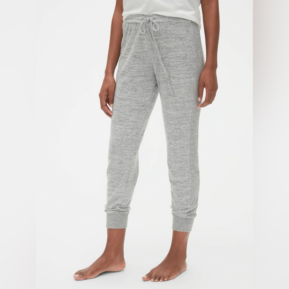 Love by Gap soft spun jogger in marled grey